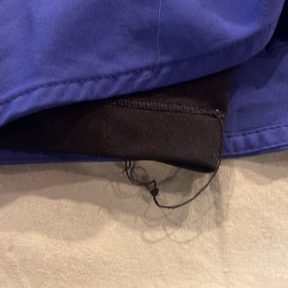 Nike dri fit shorts with hidden pockets and built in spandex - Picture 5 of 7